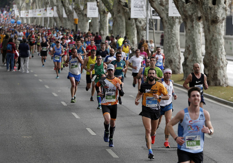 Más de 7.500 corredores participan en la 29ª edición de la Media Maratón Ciudad de Málaga.