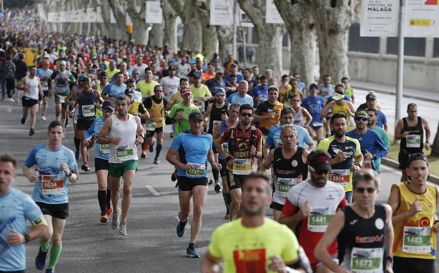 Más de 7.500 corredores participan en la 29ª edición de la Media Maratón Ciudad de Málaga.
