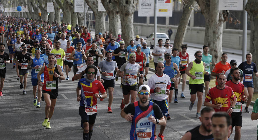 Más de 7.500 corredores participan en la 29ª edición de la Media Maratón Ciudad de Málaga.