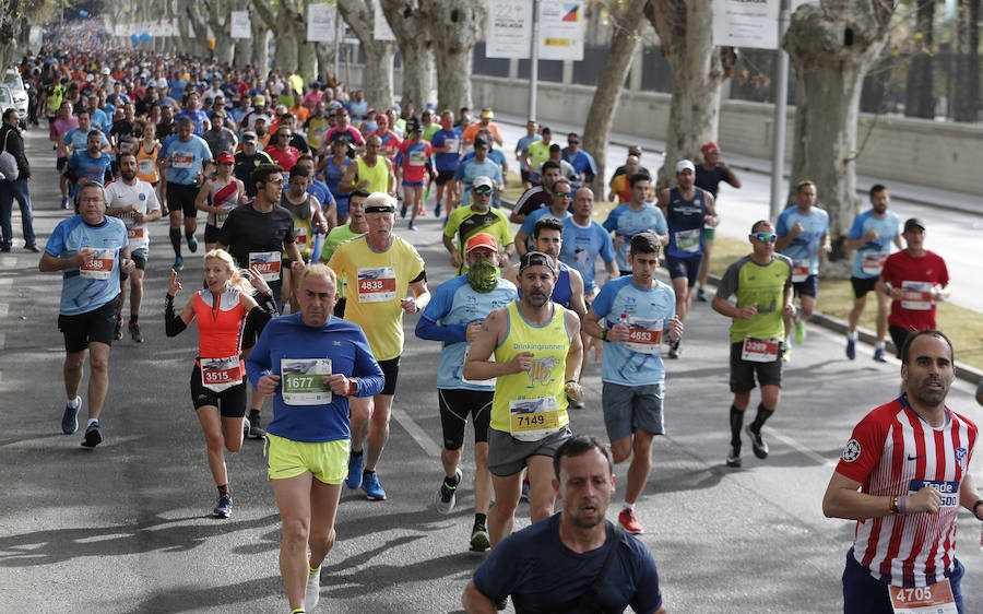 Mucho ambiente y color han llenado hoy las calles del centro de Málaga en la Media Maratón Teatro Soho Caixabank Ciudad de Málaga 2019