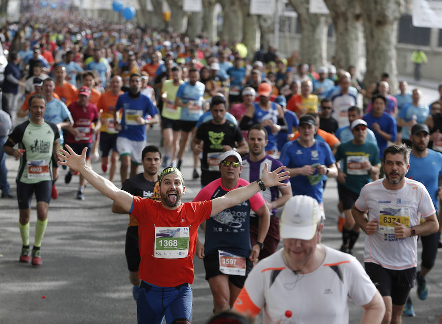 Mucho ambiente y color han llenado hoy las calles del centro de Málaga en la Media Maratón Teatro Soho Caixabank Ciudad de Málaga 2019