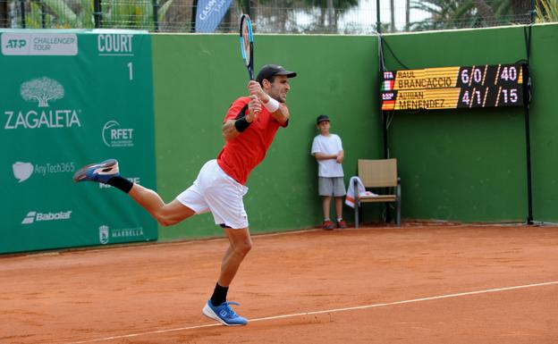 Adrián Menéndez, en el segundo set del partido ante Brancaccio. 