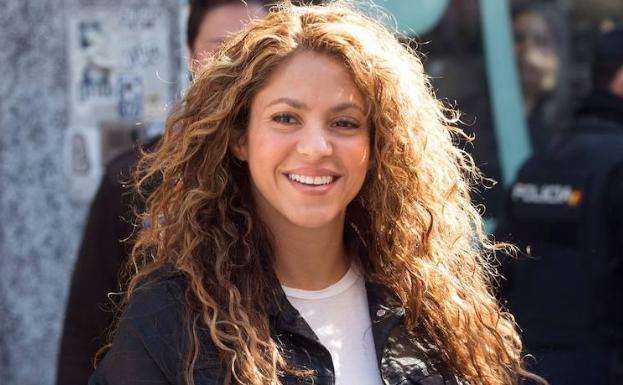 Shakira y Carlos Vives defienden su bicicleta