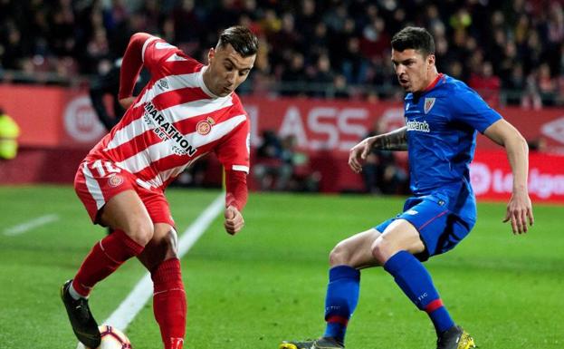 Eloi Amagat, en una acción ante Yuri Berchiche. 