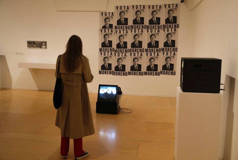 El creador malagueño firma en el museo nacional una ambiciosa retrospectiva que repasa cuatro décadas de trayectoria