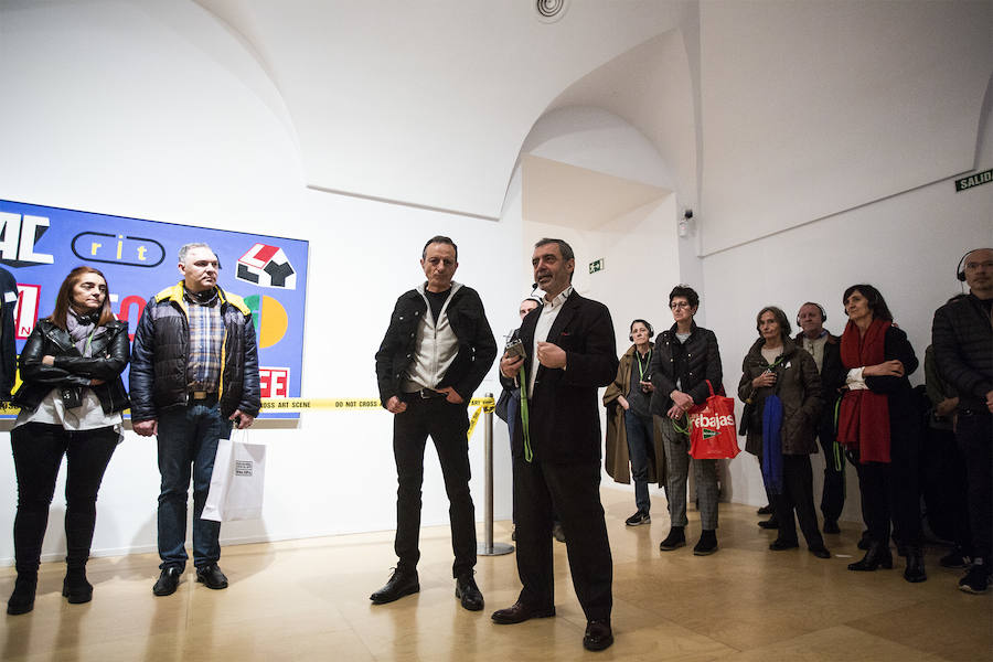 El creador malagueño firma en el museo nacional una ambiciosa retrospectiva que repasa cuatro décadas de trayectoria