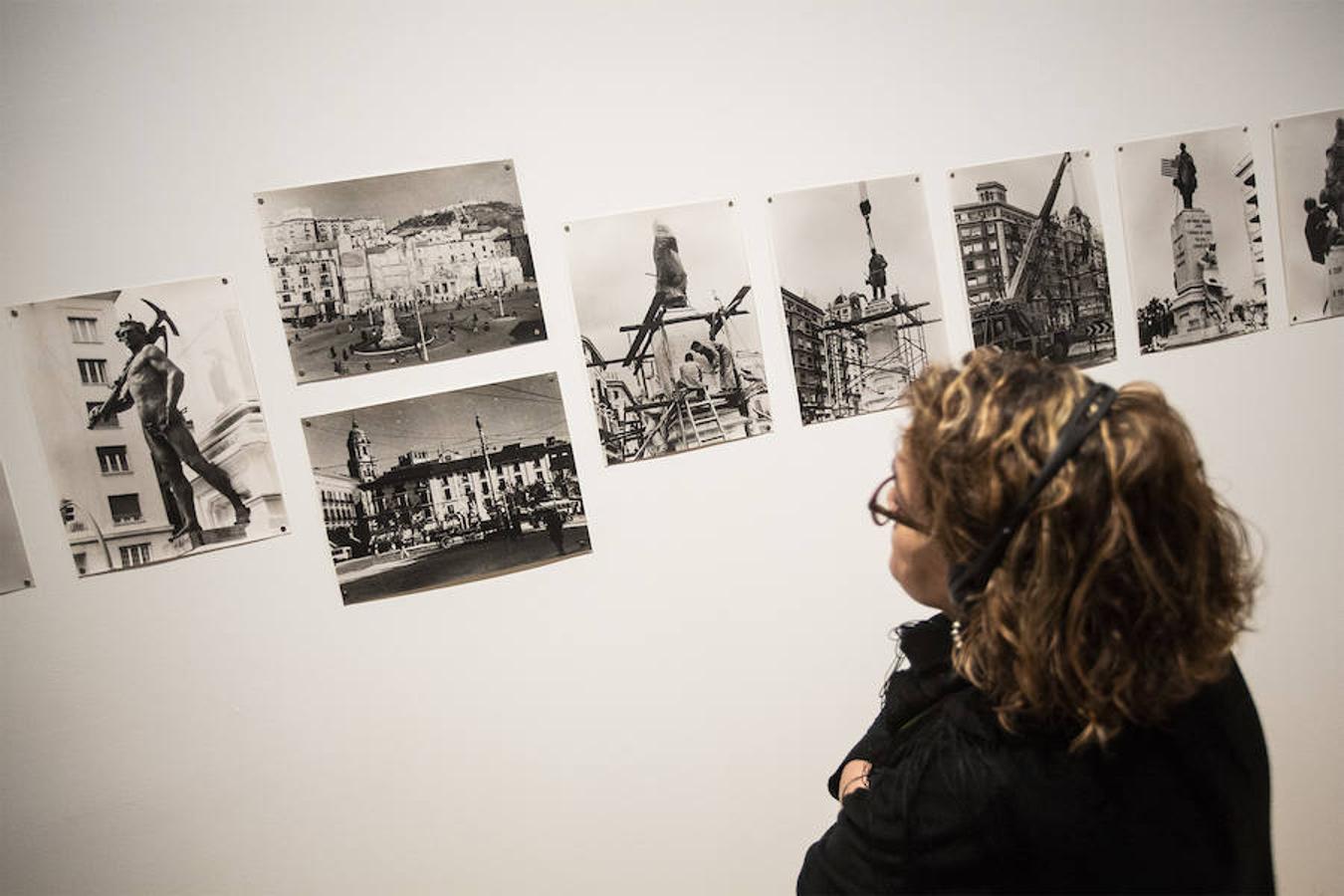 El creador malagueño firma en el museo nacional una ambiciosa retrospectiva que repasa cuatro décadas de trayectoria