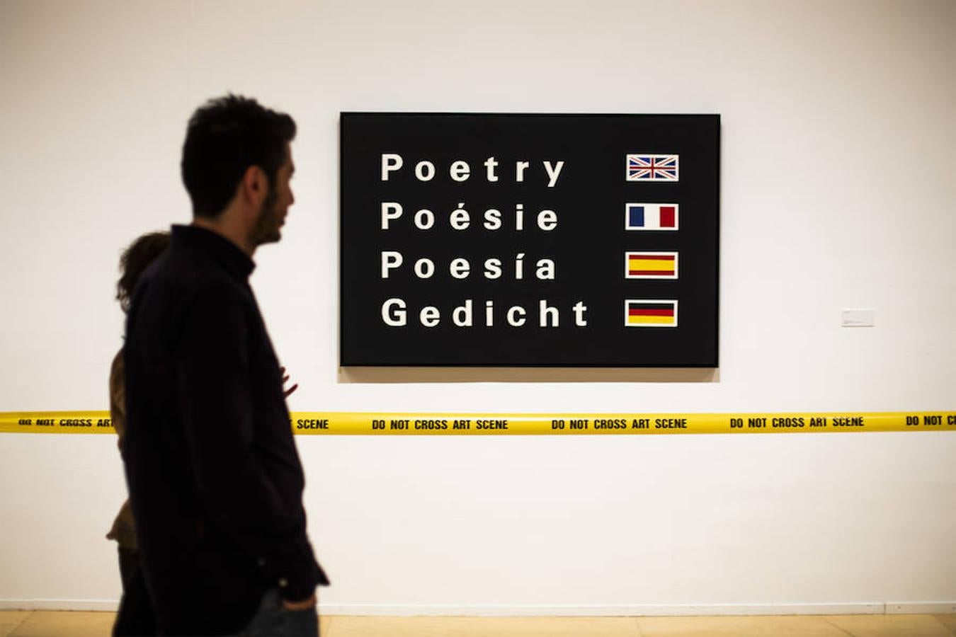 El creador malagueño firma en el museo nacional una ambiciosa retrospectiva que repasa cuatro décadas de trayectoria