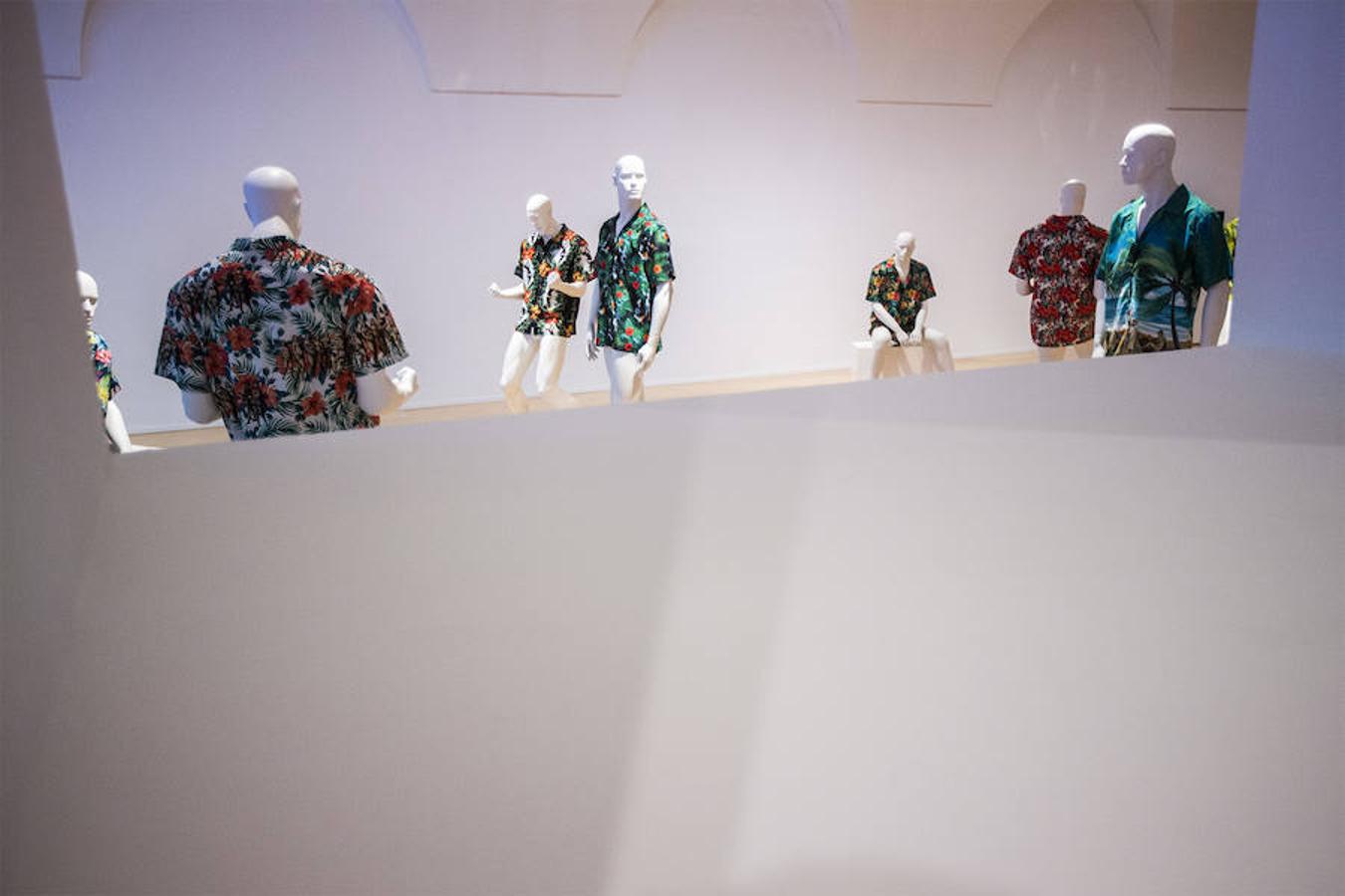 El creador malagueño firma en el museo nacional una ambiciosa retrospectiva que repasa cuatro décadas de trayectoria