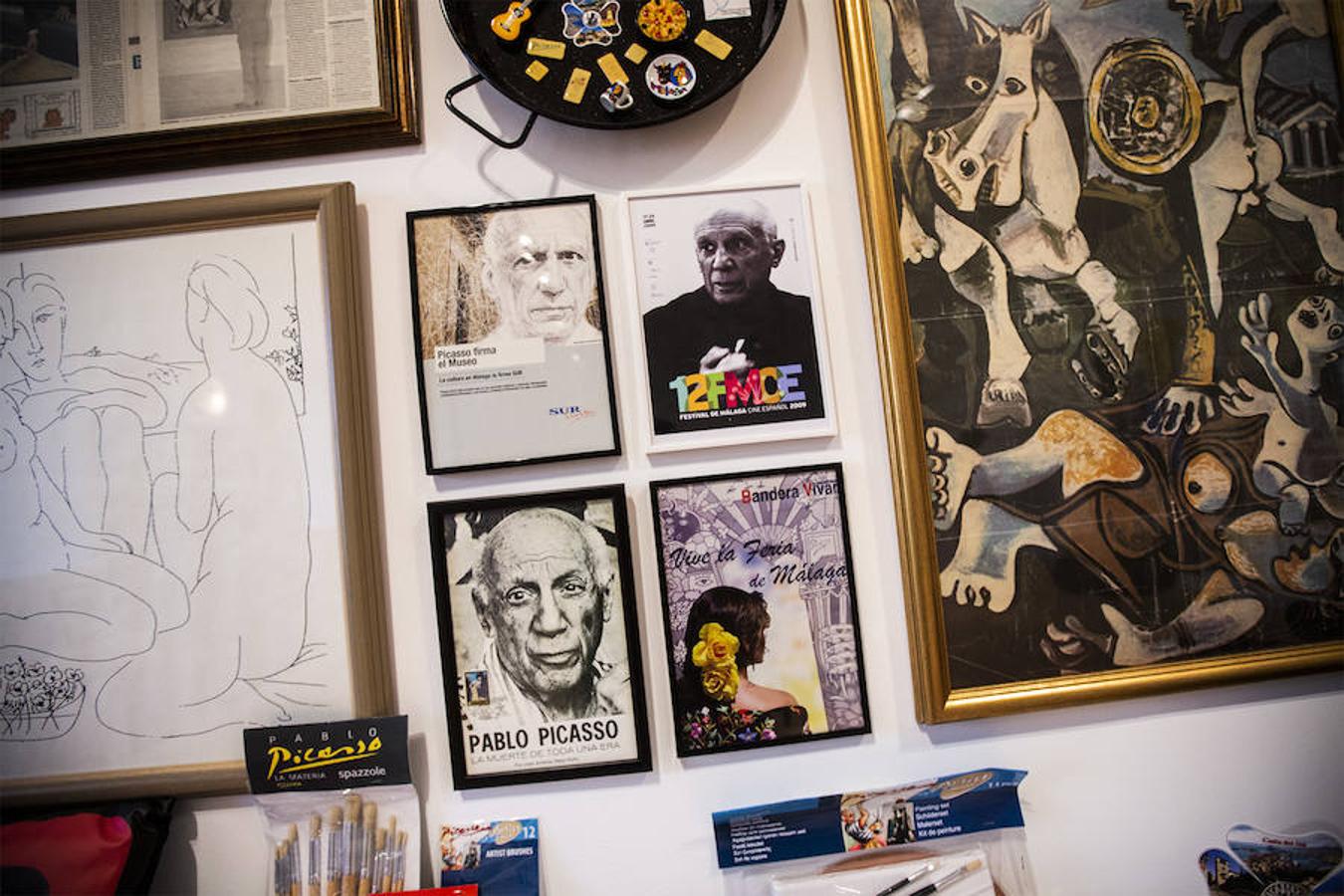 El creador malagueño firma en el museo nacional una ambiciosa retrospectiva que repasa cuatro décadas de trayectoria