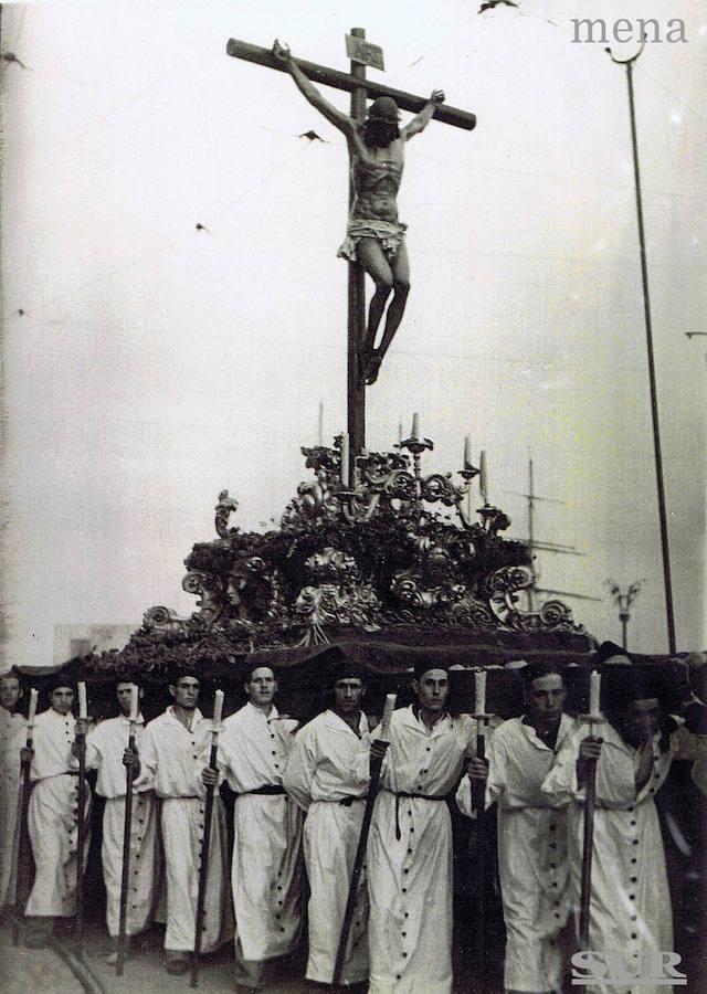 Los hombres de trono en 1942 con hachetas