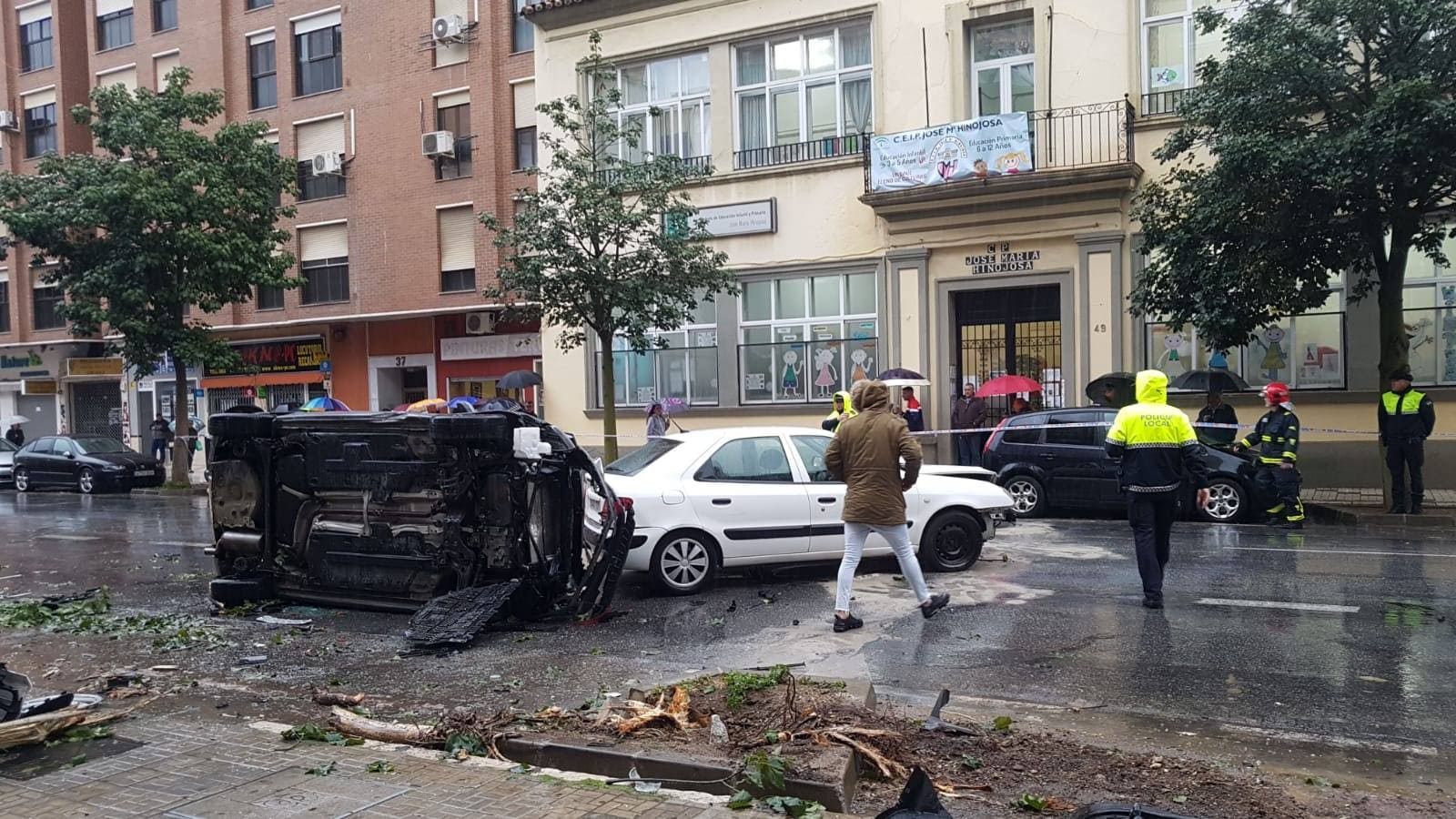 Los sanitarios han conseguido reanimar al conductor, que estuvo varios minutos en parada cardiorrespiratoria, y lo han trasladado al hospital