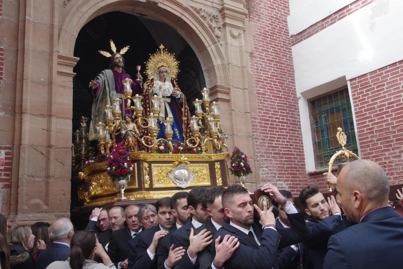 Traslado de los titulares de la Hermandad de la Sagrada Cena desde la parroquia de los Santos Mártires.