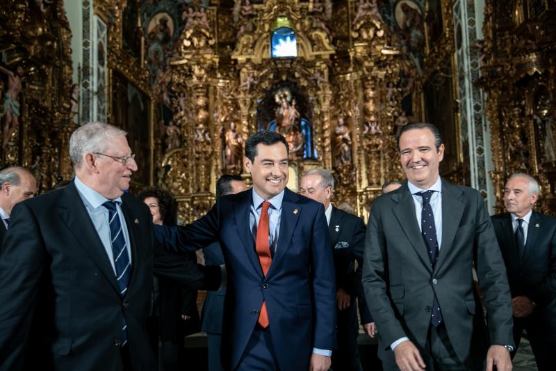 Juanma Moreno, presidente de la Junta de Andalucía, ha recibido a los presidentes de los Consejos de Cofradías de Andalucía, en la víspera de la Semana Santa 2019. 