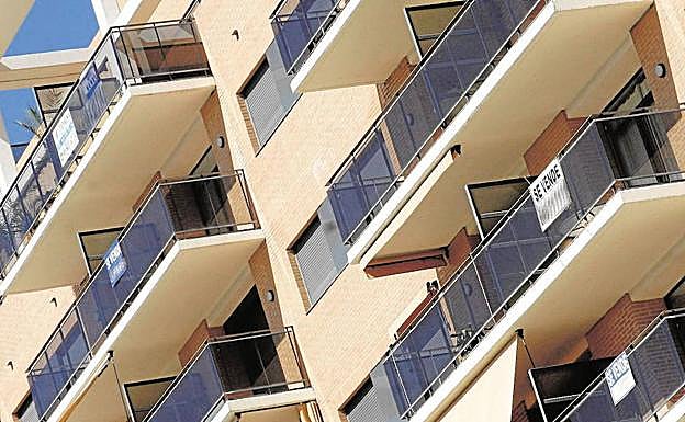 Los ayuntamientos se embolsan 65 millones extra gracias a viviendas y reformas sin declarar