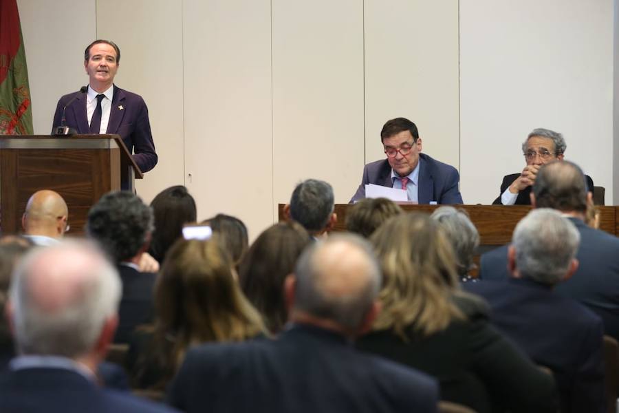 El libro es un gran homenaje a Garrido y a Gonzàlez, pero también un homenaje a la Semana Santa y a las cofradías de Málaga que se entregará con SUR.