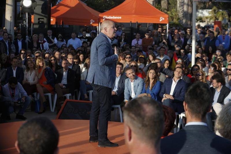 El líder de Ciudadanos, Albert Rivera, ha acudido al primer gran acto central de esta campaña electoral en la ciudad de Málaga. En su intervención, Rivera ha explicado un gran número de propuestas que ofrece su partido para España, con las que quiere atraer al mayor número de votantes y salir victorioso el 28 de abril. 