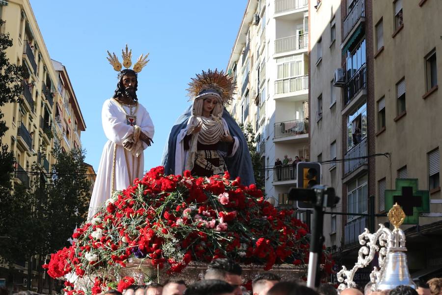 Las mejores imágenes de la misa del alba, el acto en el Hospital Civil y el recorrido por la Trinidad de los titulares de la Cofradía del Cautivo y La Trinidad este 2019.