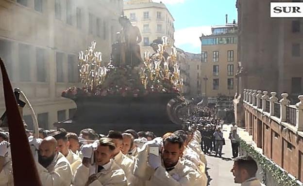 Momento histórico: los tronos de Humildad y Paciencia por la rampa de la Catedral