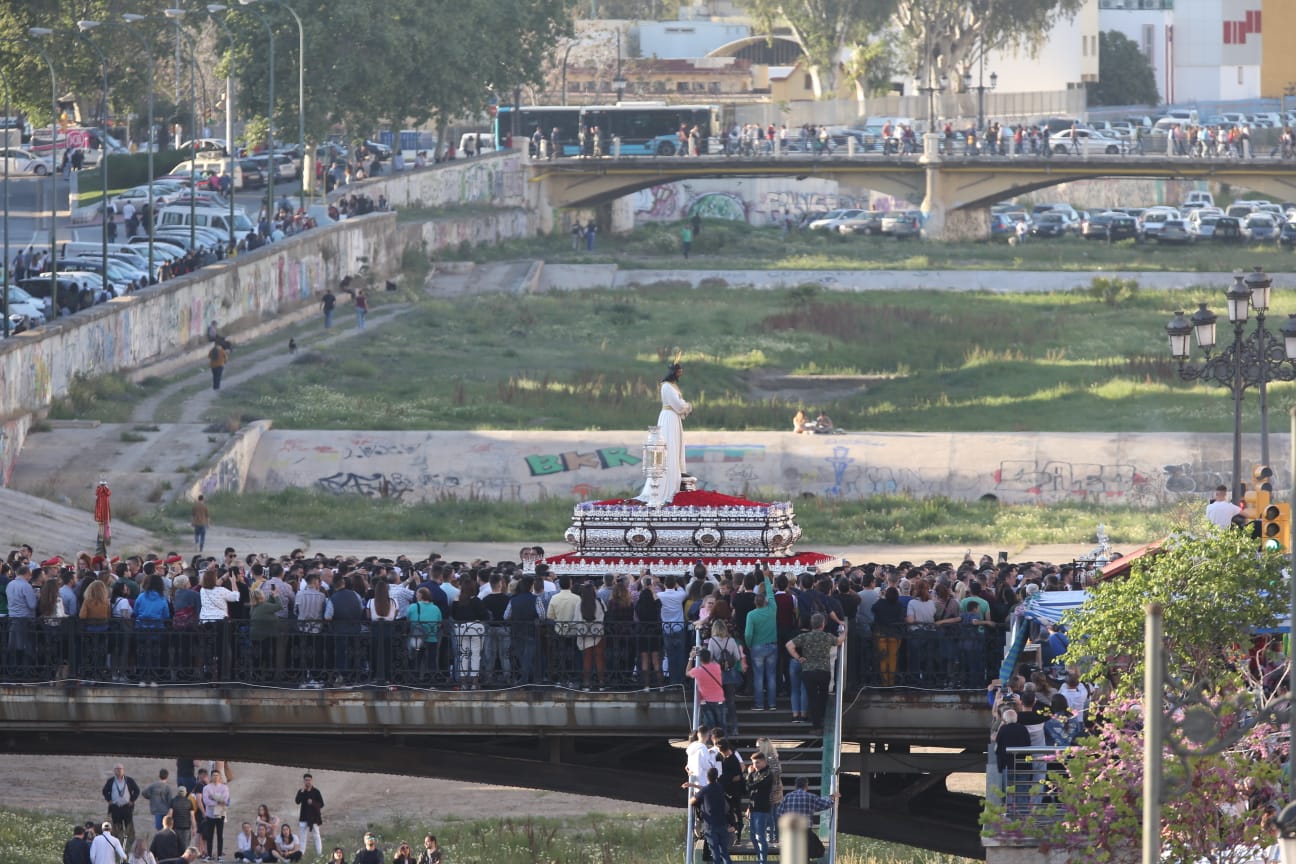 Fotos: Las mejores imágenes del recorrido procesional del Cautivo el Lunes Santo de 2019