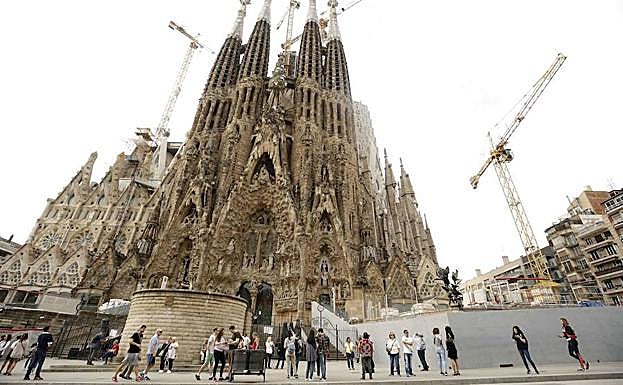 Las grúas forman parte consustancial del paisaje cotidiano del entorno de la Sagrada Familia. 