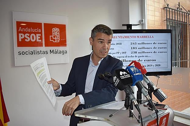 José Bernal, en un momento de la rueda de prensa. :: Josele-Lanza