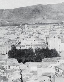 Imagen secundaria 2 - Altar, primitivo Cristo e imagen de la antigua iglesia