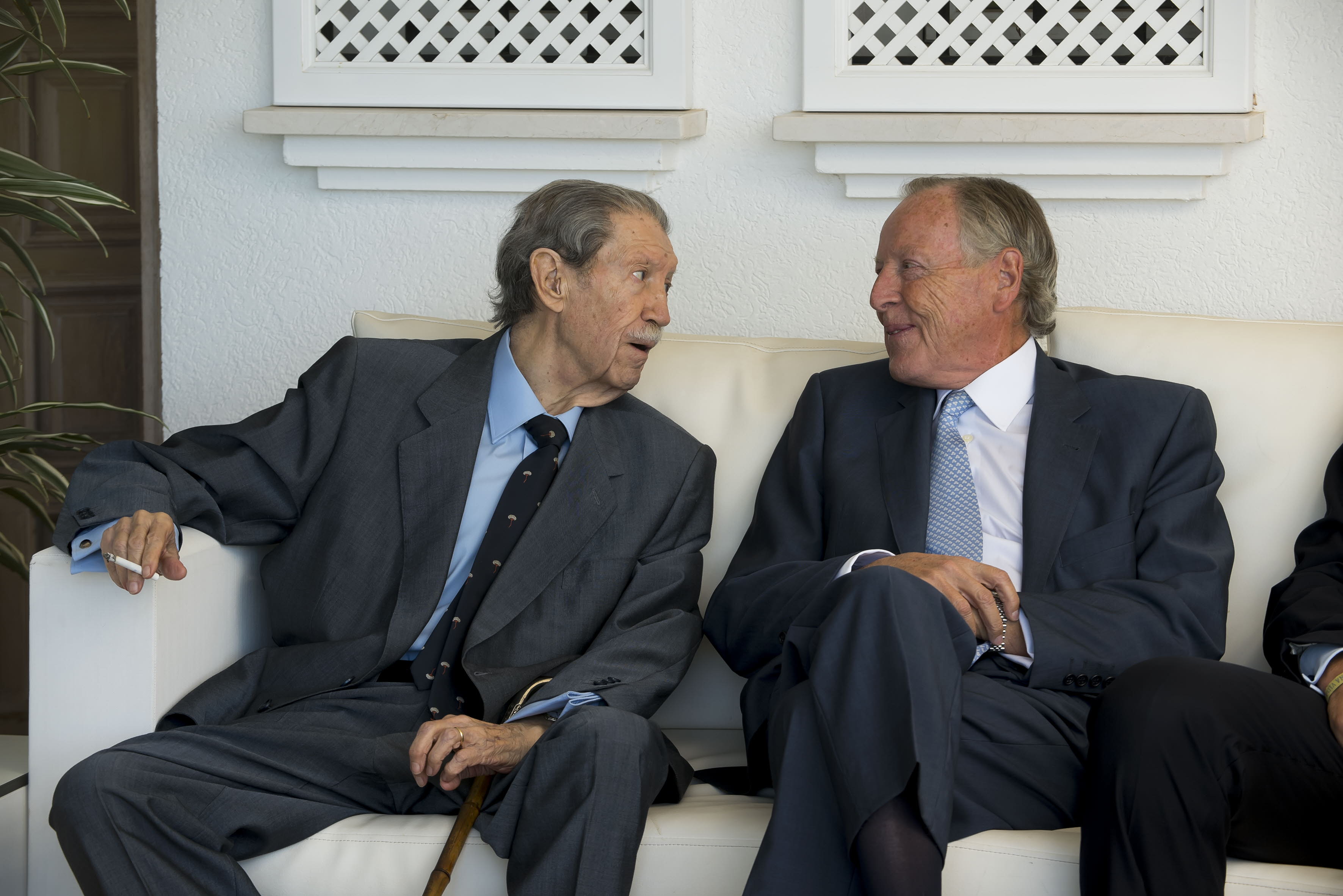 Manuel Alcántara junto a Álvarez del Manzano.