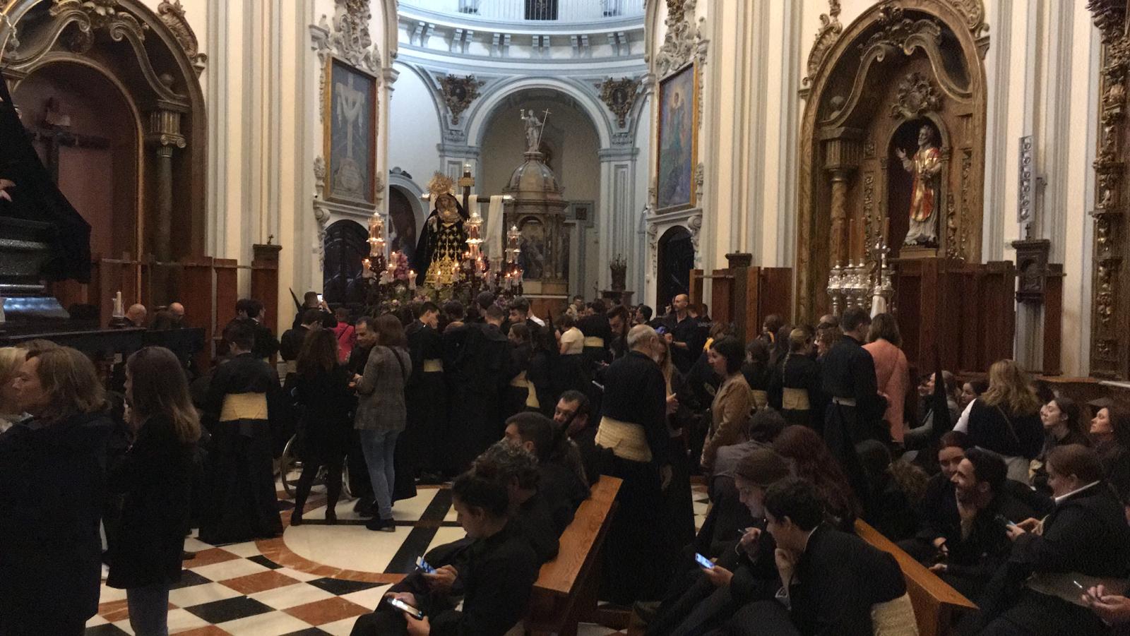 Las fotos de las cofradías del Jueves Santo: Sagrada Cena, Santa Cruz, Viñeros, Vera Cruz, Zamarrilla, Mena, Misericordia, Esperanza.