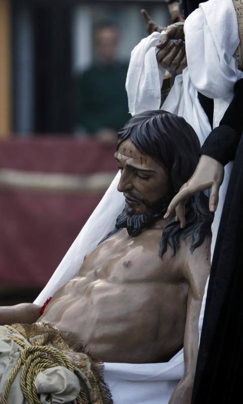 Los cortejos procesionales de Monte Calvario, Descendimiento, Dolores de San Juan, Amor, Traslado, Piedad, Sepulcro y Servitas