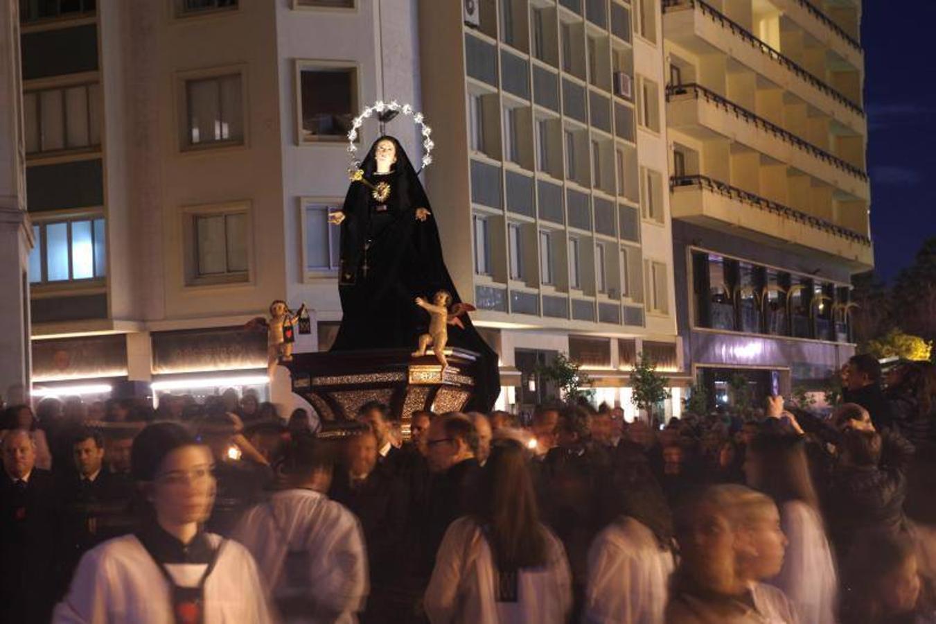 Las fotos de las cofradías del Viernes Santo: Servitas en procesión