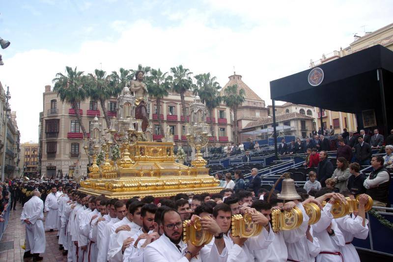 La procesión del Resucitado de Málaga, en imágenes