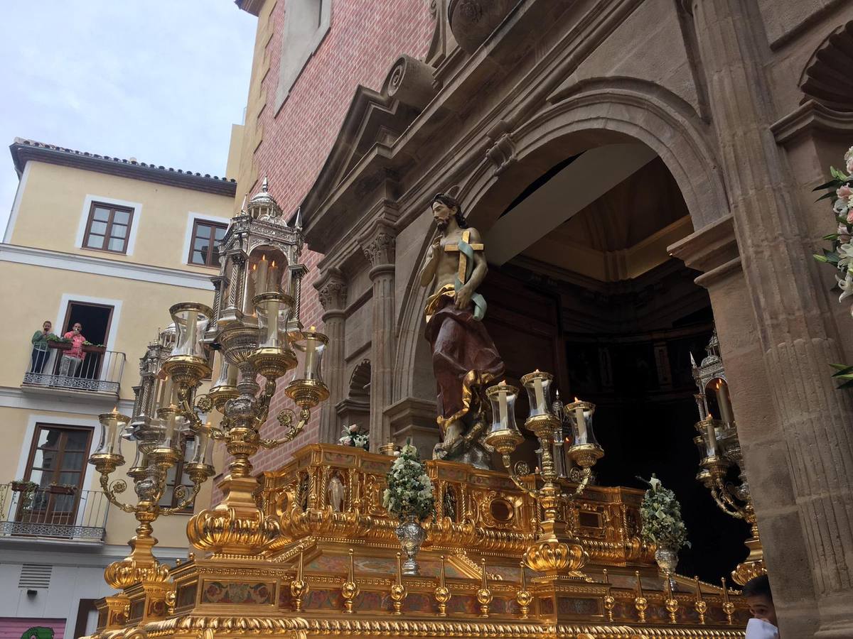 La procesión del Resucitado de Málaga, en imágenes