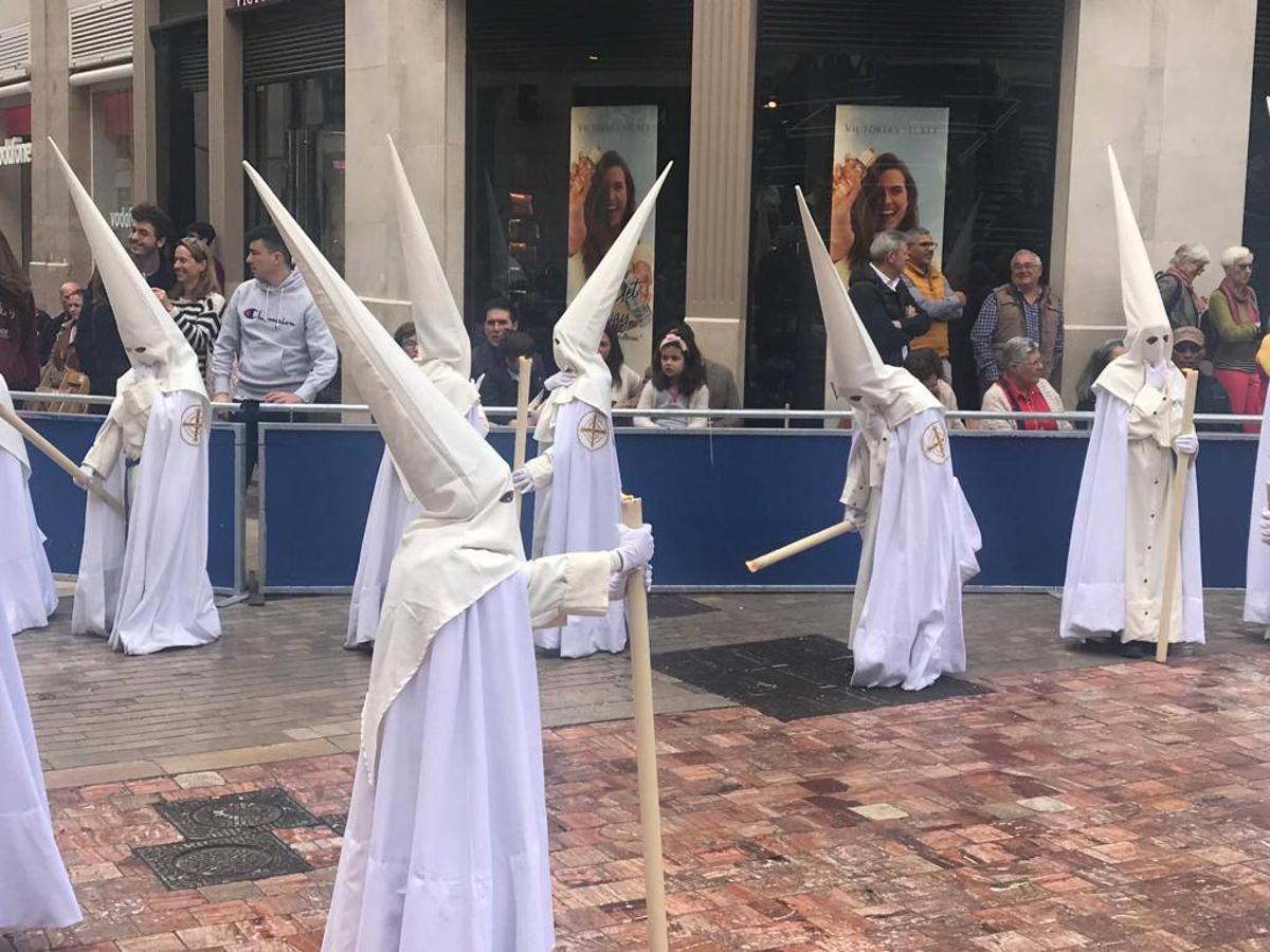 La procesión del Resucitado de Málaga, en imágenes
