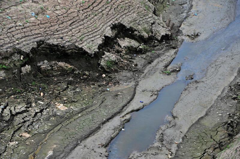 Esta es la imagen del embalse Los Laureles, en Tegucigalpa. Su agua, abastece a más del 50% de la capital hondureña, aproximadamente un millón de habitantes, mientras sufre una dura sequía.