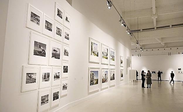 Detalle de la exposición 'Parresia y lugar', de Dionisio González, prorrogada en el CAC Málaga hasta el día 30. 