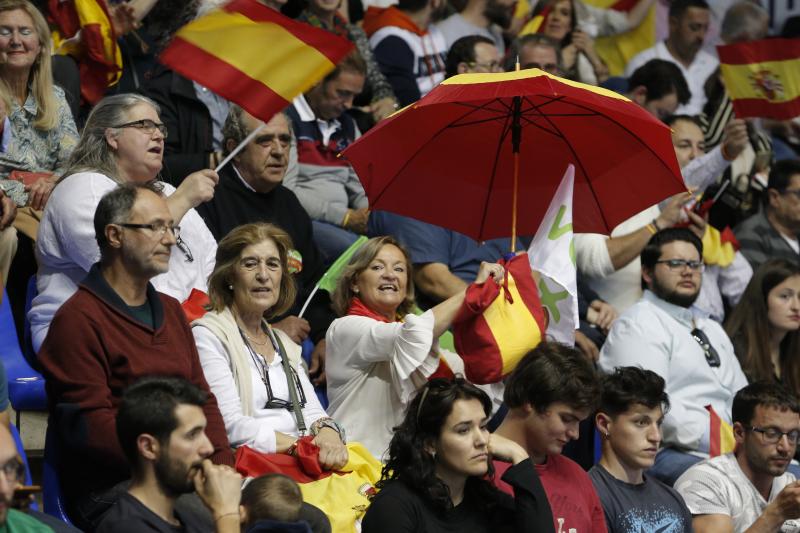 Unas 2.500 personas, según los cálculos de este periódico –los convocantes aumentaron la cifra hasta 3.000–, asistieron al pabellón de Ciudad Jardín de la capital para escuchar a los números uno y dos al Congreso por Málaga, Patricia Rueda y Rubén Manso, respectivamente, y a los dirigentes nacionales Javier Ortega Smith, secretario general del partido; José Antonio Ortega Lara, presidente honorífico de Vox; e Iván Espinosa de los Monteros, número tres de la lista por Madrid