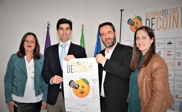 Raquel López, Francisco Santos, Enrique García y Dori Luque presentan el programa. 