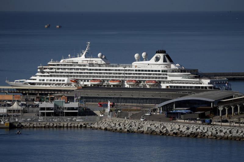 Este sábado, día con más cruceros en el recinto, con el añadido de que tres de los cinco barcos eran exclusivos. En la imagen, Prinsendam.