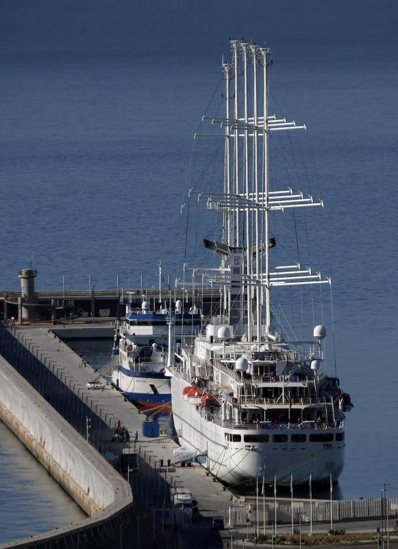 Este sábado, día con más cruceros en el recinto, con el añadido de que tres de los cinco barcos eran exclusivos. En la imagen, el ‘Windsurf’.