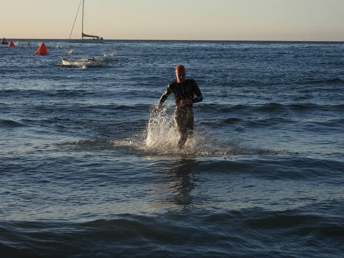 Triatletas de todo el mundo participan en la segunda edición del Ironman 70.3 de Marbella