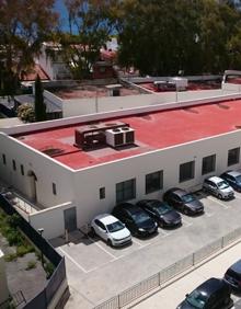 Imagen secundaria 2 - Piden medidas de calmado de tráfico en Federico Fellini.. Acera en mal estado. Aparcamientos.