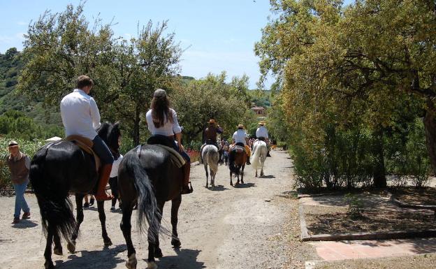 Caballistas en el parque de Los Pedregales 