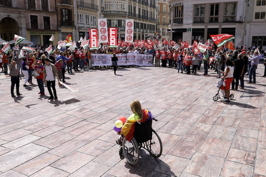 Miles de personas han participado en la manifestación del 1 de Mayo en Málaga, en la que se reivindicaba la recuperación de derechos y la derogación de la reforma laboral