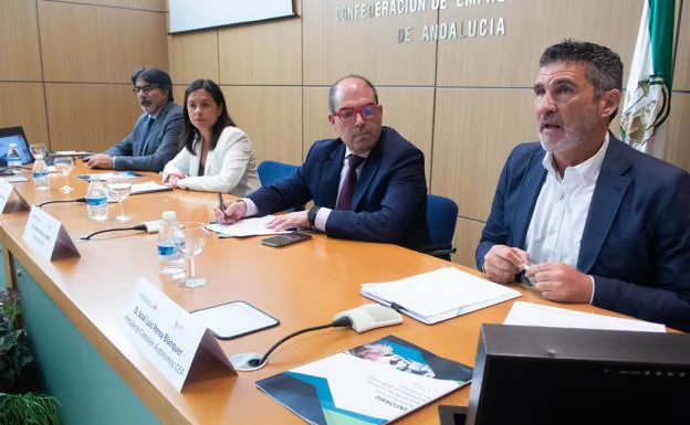 Un momento del acto de presentación del informe sobre autónomos ayer en Sevilla.