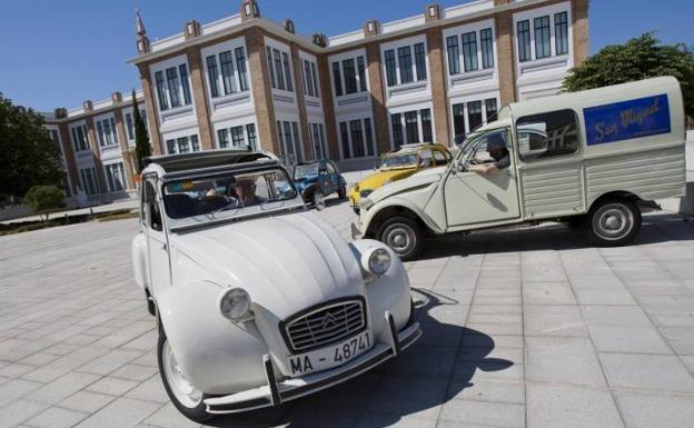 Caravana solidaria en el Museo del Automóvil 