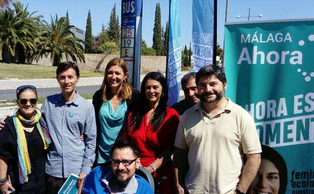 Galindo y Torralbo con parte de la candidatura de Málaga Ahora