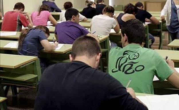 Encuesta: ¿Qué le parece que las agresiones a profesores tengan penas de hasta cuatro años de cárcel?