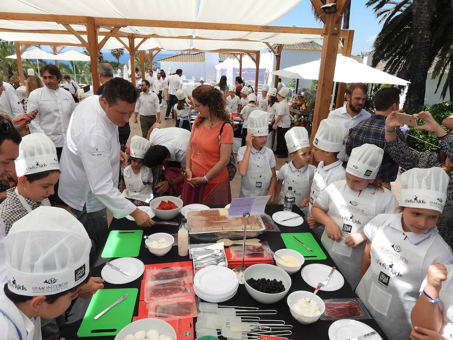 Casi 150 niños de varios colegios de Marbella y de la  Fundación Andrés Olivares  han podido disfrutar de unos divertidos talleres impartidos por 26 chefs de todo el país, que suman 47 estrellas Michelin. 