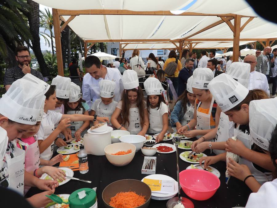 Casi 150 niños de varios colegios de Marbella y de la  Fundación Andrés Olivares  han podido disfrutar de unos divertidos talleres impartidos por 26 chefs de todo el país, que suman 47 estrellas Michelin. 